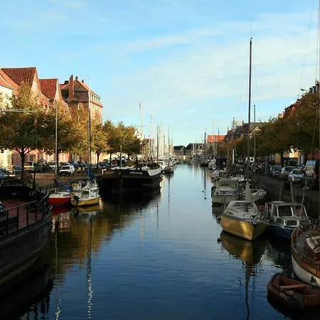 Canal Calm Apartment *